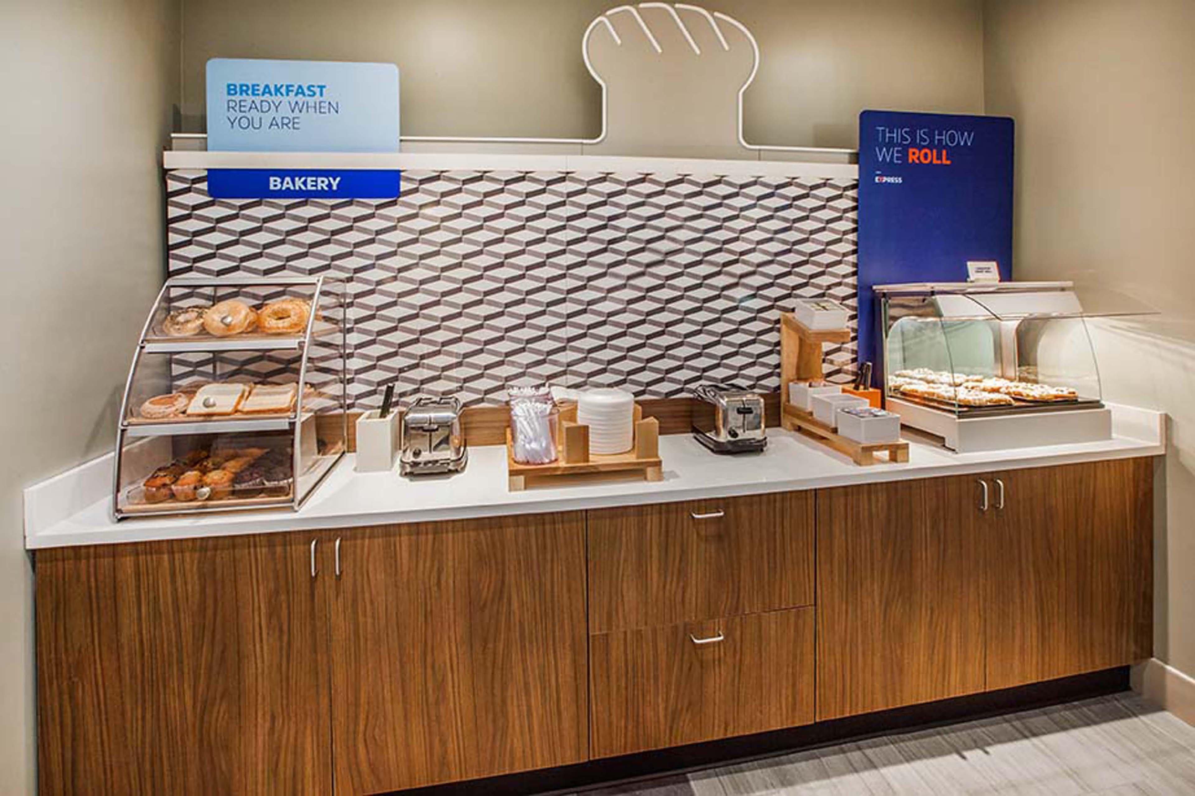 Holiday Inn Express Venice By Ihg Venice Gardens Extérieur photo